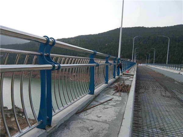 黄冈不锈钢桥梁护栏的特点及其在桥梁安全中的重要作用